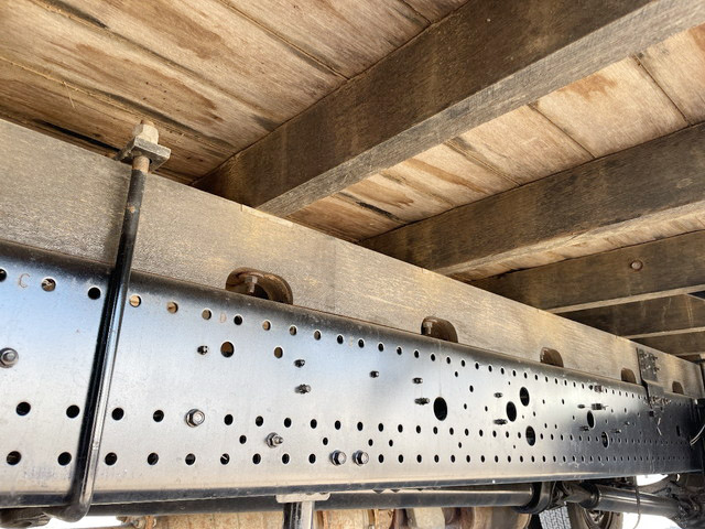 いすゞフォワード平ボディ中型（4t）[写真15]