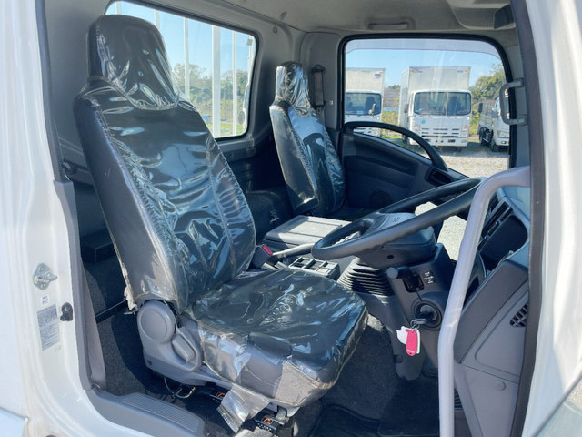 いすゞフォワード平ボディ中型（4t）[写真24]