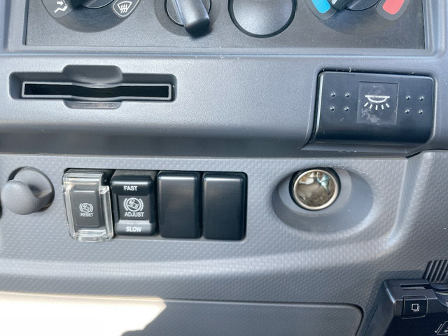 いすゞフォワード平ボディ中型（4t）[写真29]