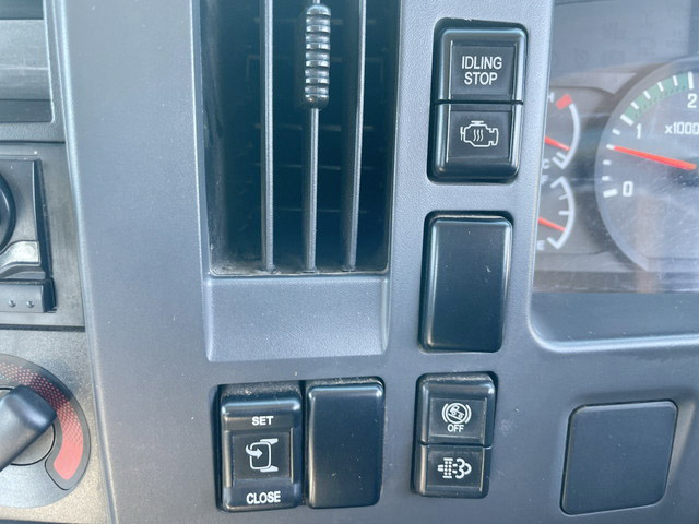 いすゞフォワード平ボディ中型（4t）[写真30]