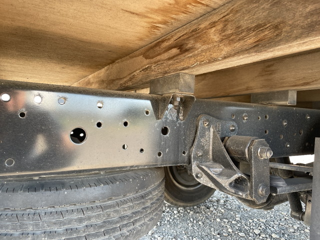 いすゞエルフ平ボディ小型（2t・3t）[写真23]