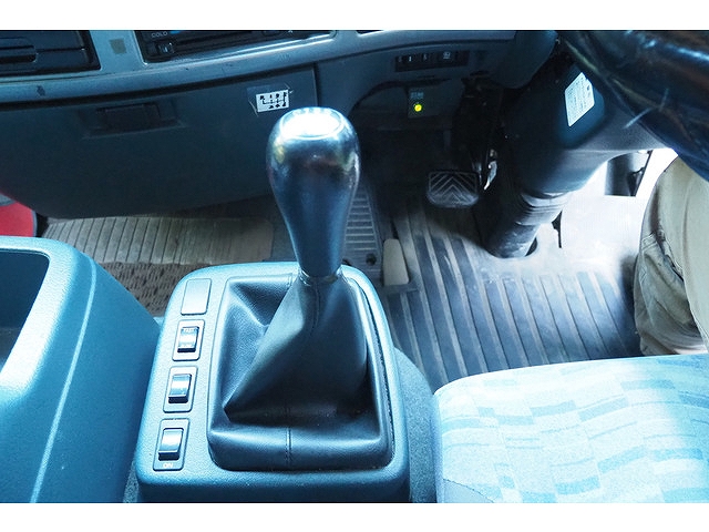 UDトラックスコンドルクレーン4段中型（4t）[写真37]