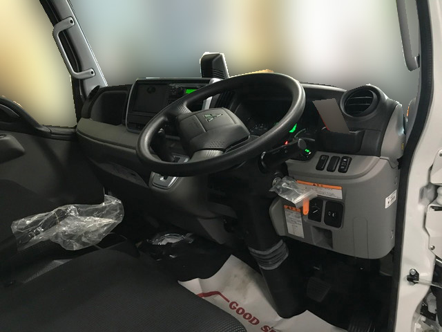 三菱ふそうキャンター平ボディ小型（2t・3t）[写真16]