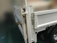 三菱ふそうキャンター平ボディ小型（2t・3t）[写真04]