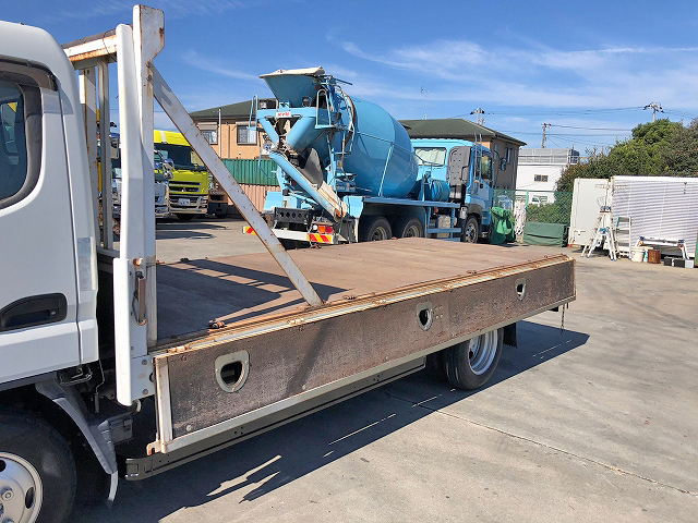 三菱ふそうキャンター平ボディ小型（2t・3t）[写真10]