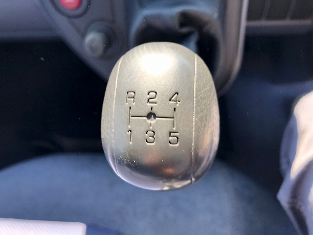 三菱ふそうキャンター平ボディ小型（2t・3t）[写真14]