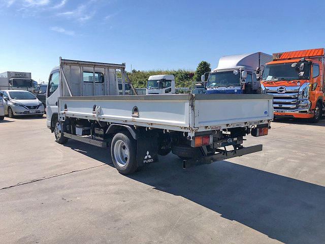 三菱ふそうキャンター平ボディ小型（2t・3t）[写真02]