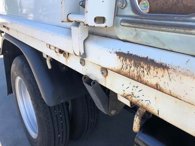 三菱ふそうキャンター平ボディ小型（2t・3t）[写真20]