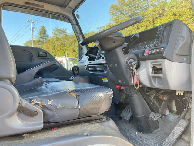 いすゞエルフパネルバン小型（2t・3t）[写真32]