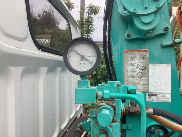 三菱ふそうキャンタークレーン3段小型（2t・3t）[写真11]