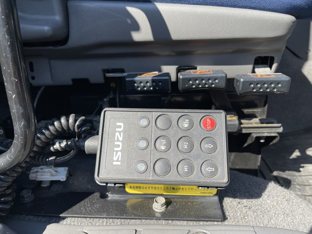 いすゞギガセルフクレーン4段大型（10t）[写真25]