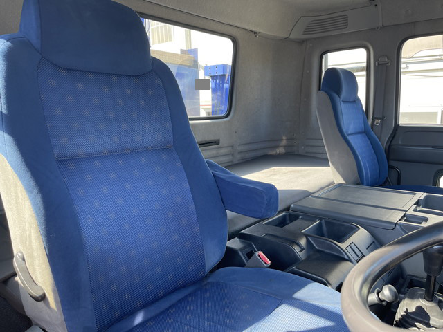 いすゞギガセルフクレーン4段大型（10t）[写真26]