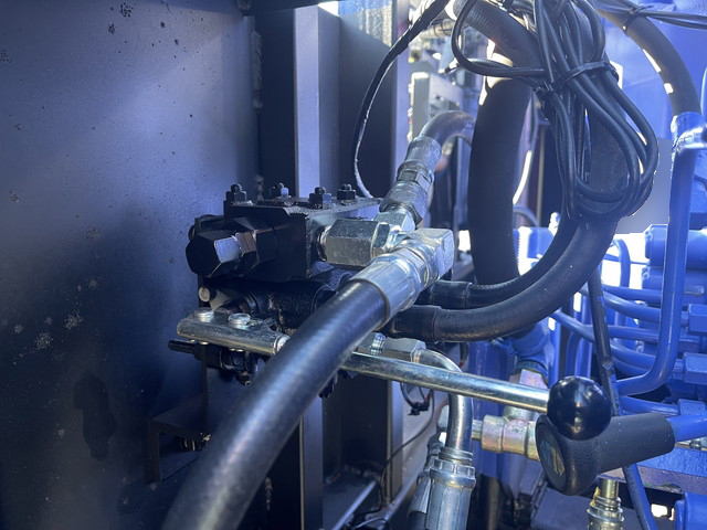 いすゞギガセルフクレーン4段大型（10t）[写真35]