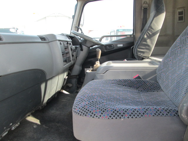 三菱ふそうファイター平ボディ中型（4t）[写真12]