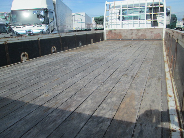 三菱ふそうファイター平ボディ中型（4t）[写真03]