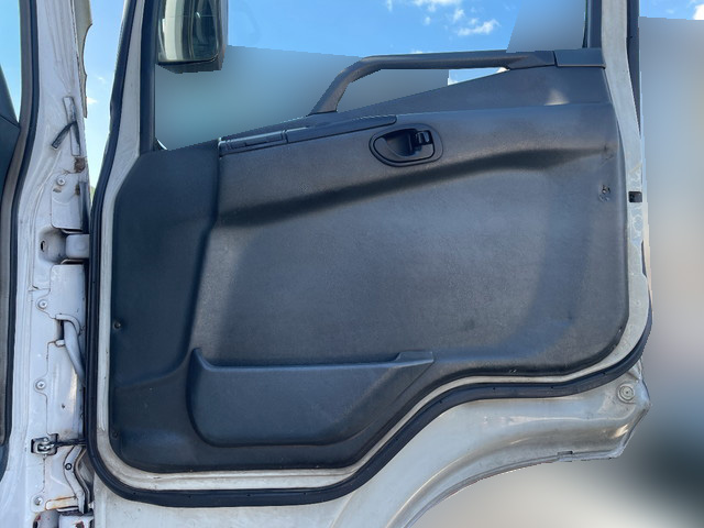 三菱ふそうスーパーグレートトレーラーヘッド（トラクターヘッド）大型（10t）[写真21]