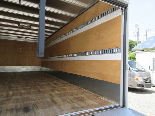 三菱ふそうファイターアルミバン中型（4t）[写真04]