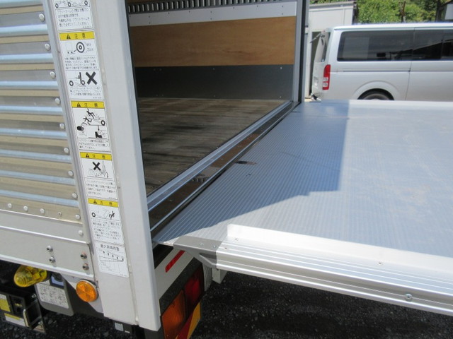 三菱ふそうファイターアルミバン中型（4t）[写真06]