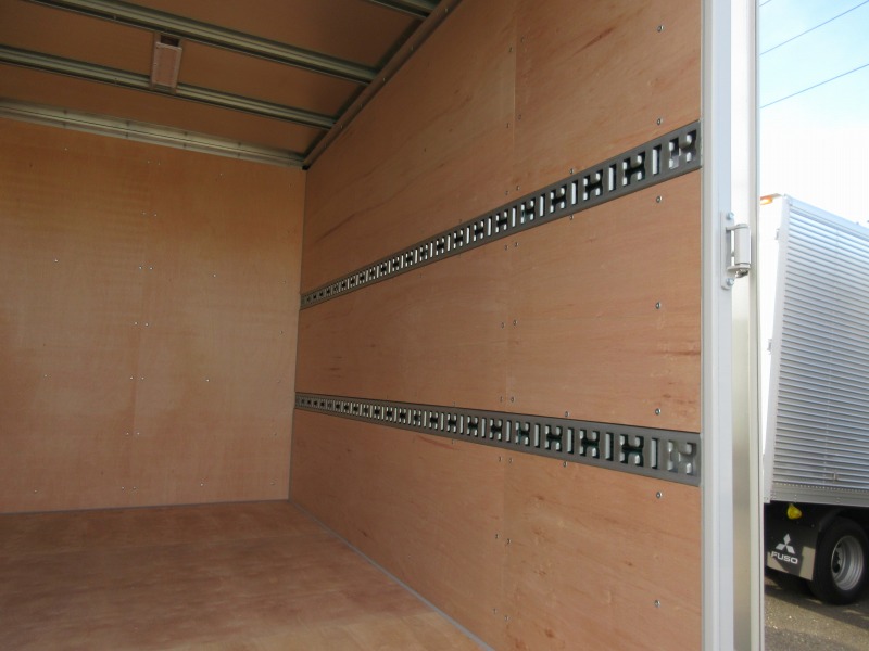 三菱ふそうキャンターアルミバン小型（2t・3t）[写真04]