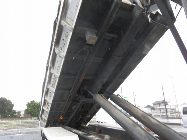 UDトラックスクオンコンテナ専用車大型（10t）[写真06]