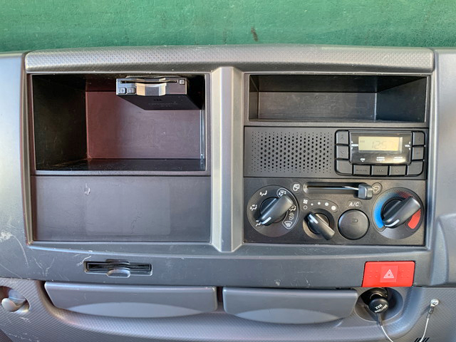 いすゞエルフクレーン3段小型（2t・3t）[写真37]