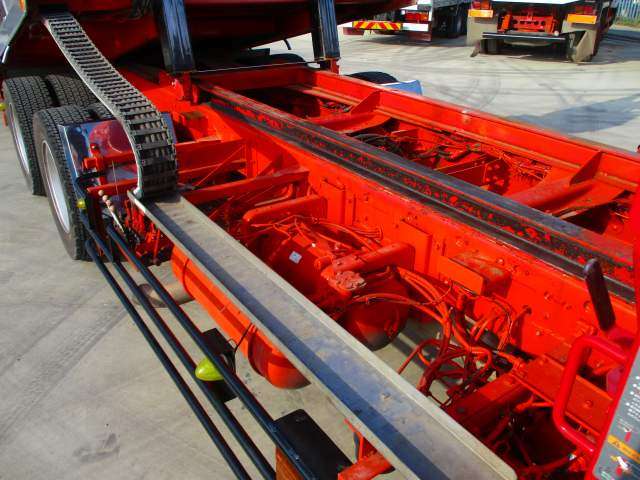 UDトラックスコンドルセーフティクレーン3段増トン（6t・8t）[写真18]