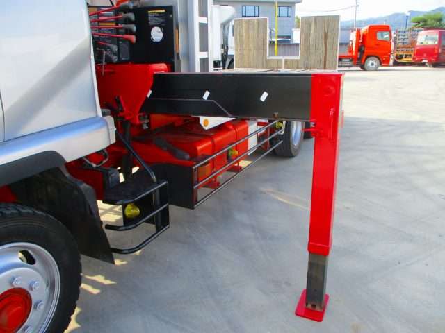 UDトラックスコンドルセーフティクレーン3段増トン（6t・8t）[写真23]