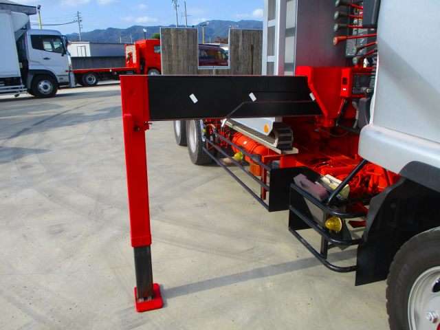 UDトラックスコンドルセーフティクレーン3段増トン（6t・8t）[写真24]