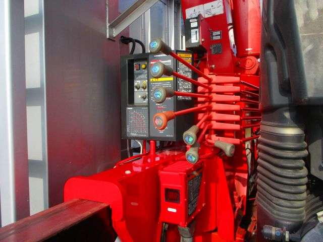 UDトラックスコンドルセーフティクレーン3段増トン（6t・8t）[写真25]