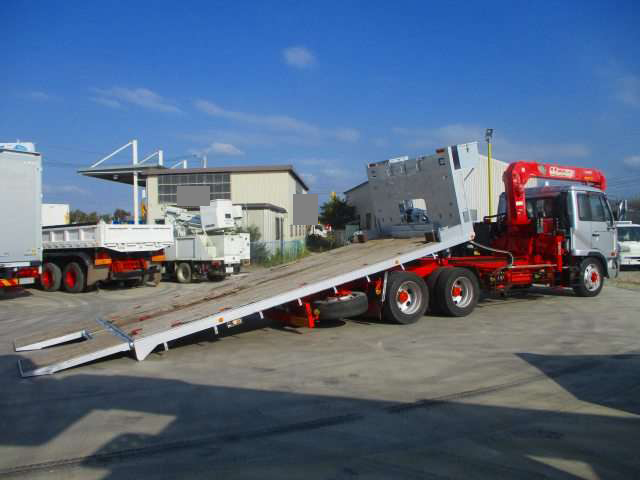 UDトラックスコンドルセーフティクレーン3段増トン（6t・8t）[写真05]