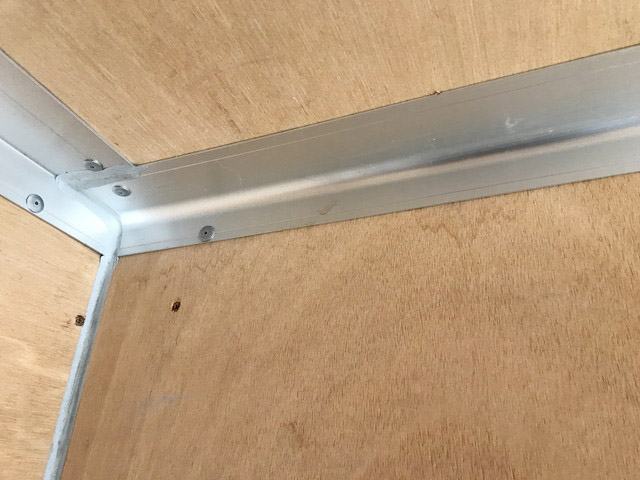 いすゞエルフアルミバン小型（2t・3t）[写真11]