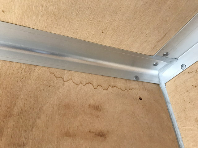 いすゞエルフアルミバン小型（2t・3t）[写真12]