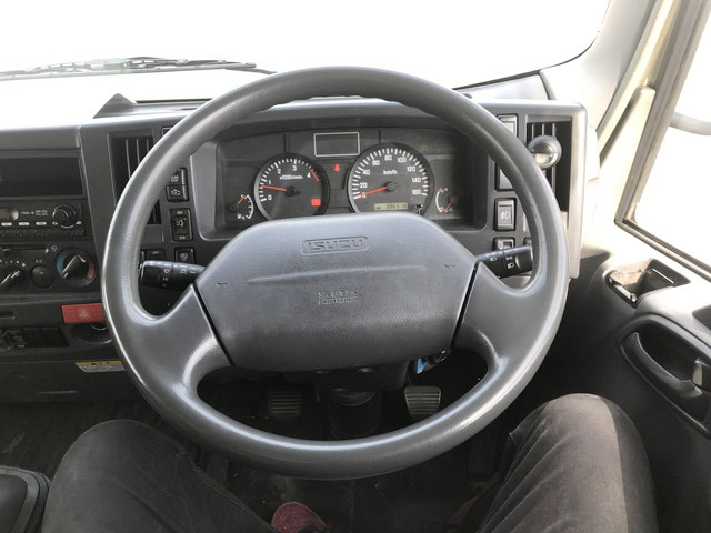 いすゞエルフアルミバン小型（2t・3t）[写真33]