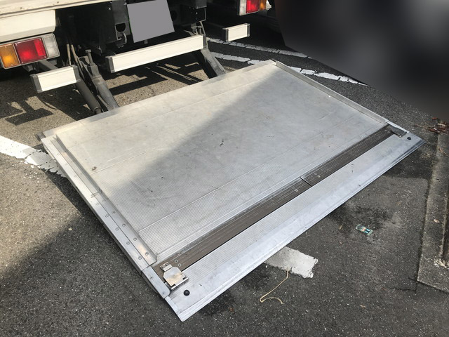 いすゞエルフアルミバン小型（2t・3t）[写真09]