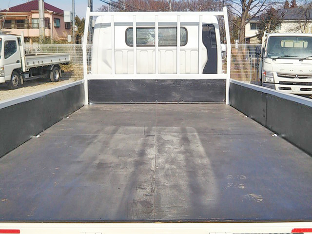 三菱ふそうキャンター平ボディ小型（2t・3t）[写真10]