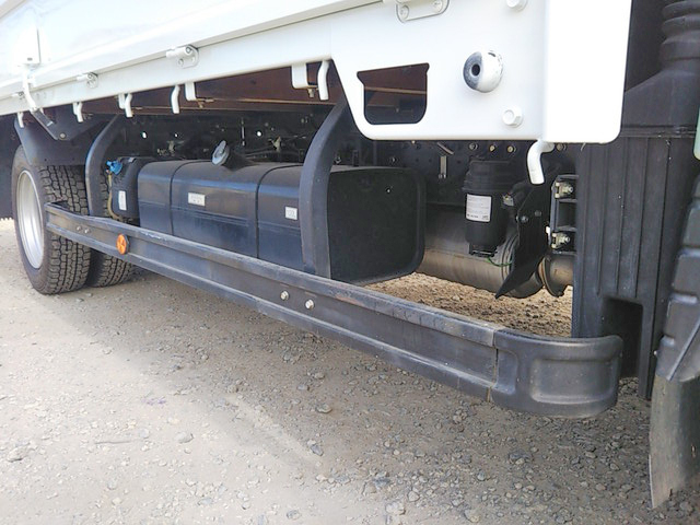三菱ふそうキャンター平ボディ小型（2t・3t）[写真14]