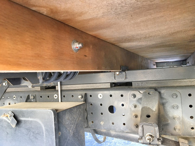 三菱ふそうキャンター平ボディ小型（2t・3t）[写真21]