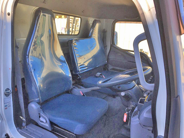 三菱ふそうキャンター平ボディ小型（2t・3t）[写真33]