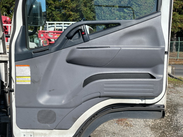 三菱ふそうキャンター平ボディ小型（2t・3t）[写真24]