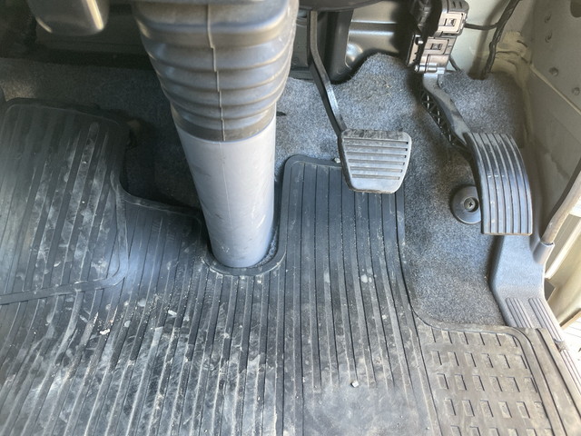 三菱ふそうキャンター平ボディ小型（2t・3t）[写真32]