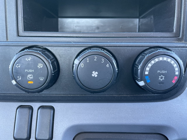 三菱ふそうキャンター平ボディ小型（2t・3t）[写真33]