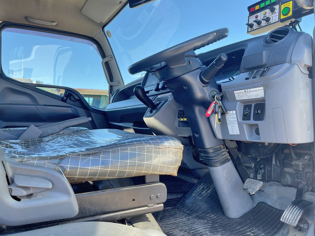 三菱ふそうキャンターパッカー車（塵芥車）小型（2t・3t）[写真36]