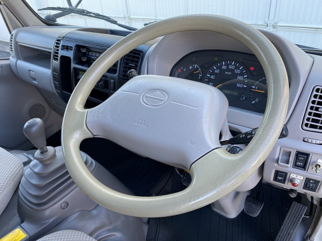 日野デュトロ幌ウイング小型（2t・3t）[写真26]