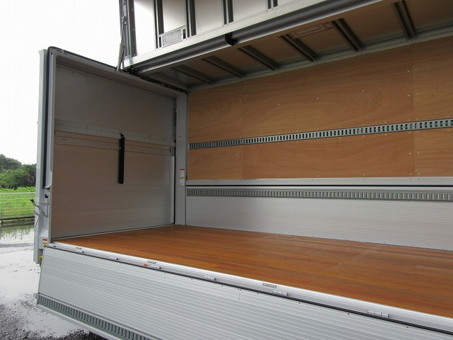 三菱ふそうファイターアルミウイング中型（4t）[写真05]