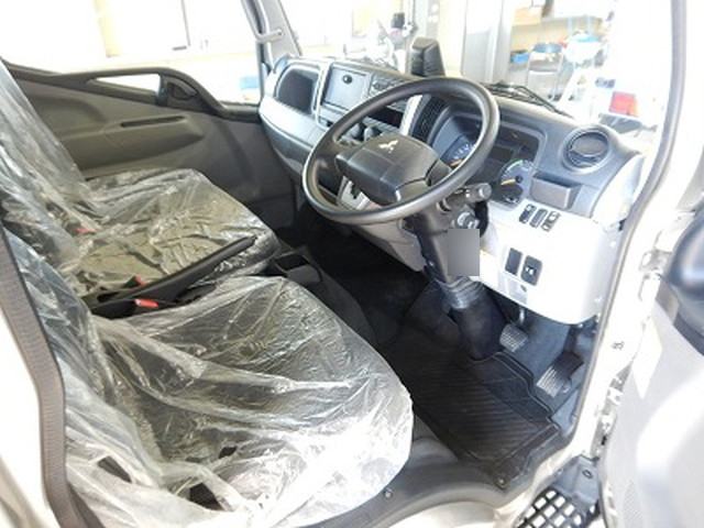 三菱ふそうキャンターアルミバン小型（2t・3t）[写真12]