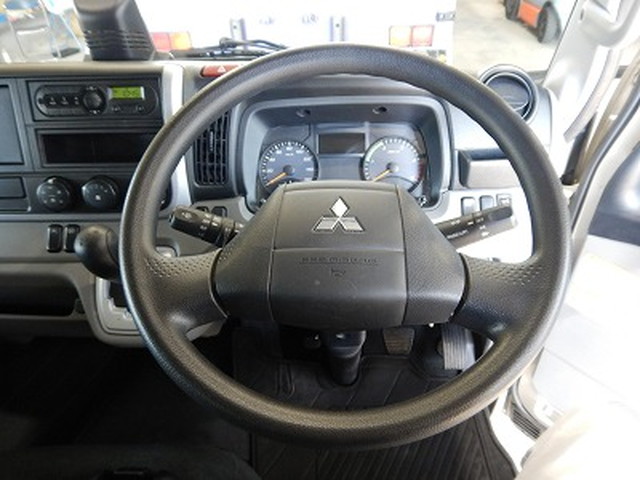 三菱ふそうキャンターアルミバン小型（2t・3t）[写真17]