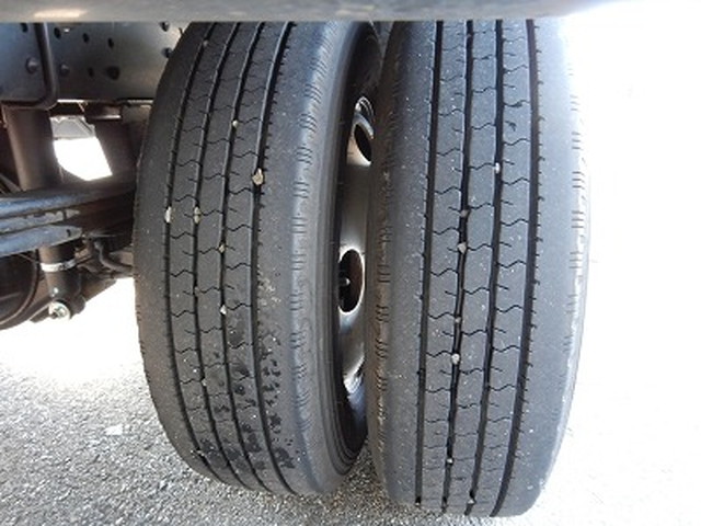 三菱ふそうキャンターアルミバン小型（2t・3t）[写真30]