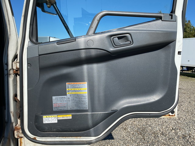 三菱ふそうファイターパネルバン中型（4t）[写真22]