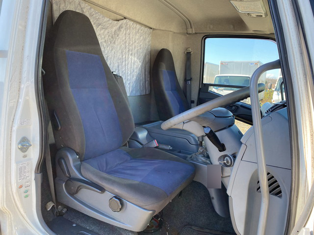 三菱ふそうファイターパネルバン中型（4t）[写真24]