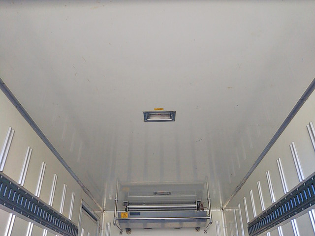 いすゞエルフ冷凍車（冷蔵車）小型（2t・3t）[写真12]